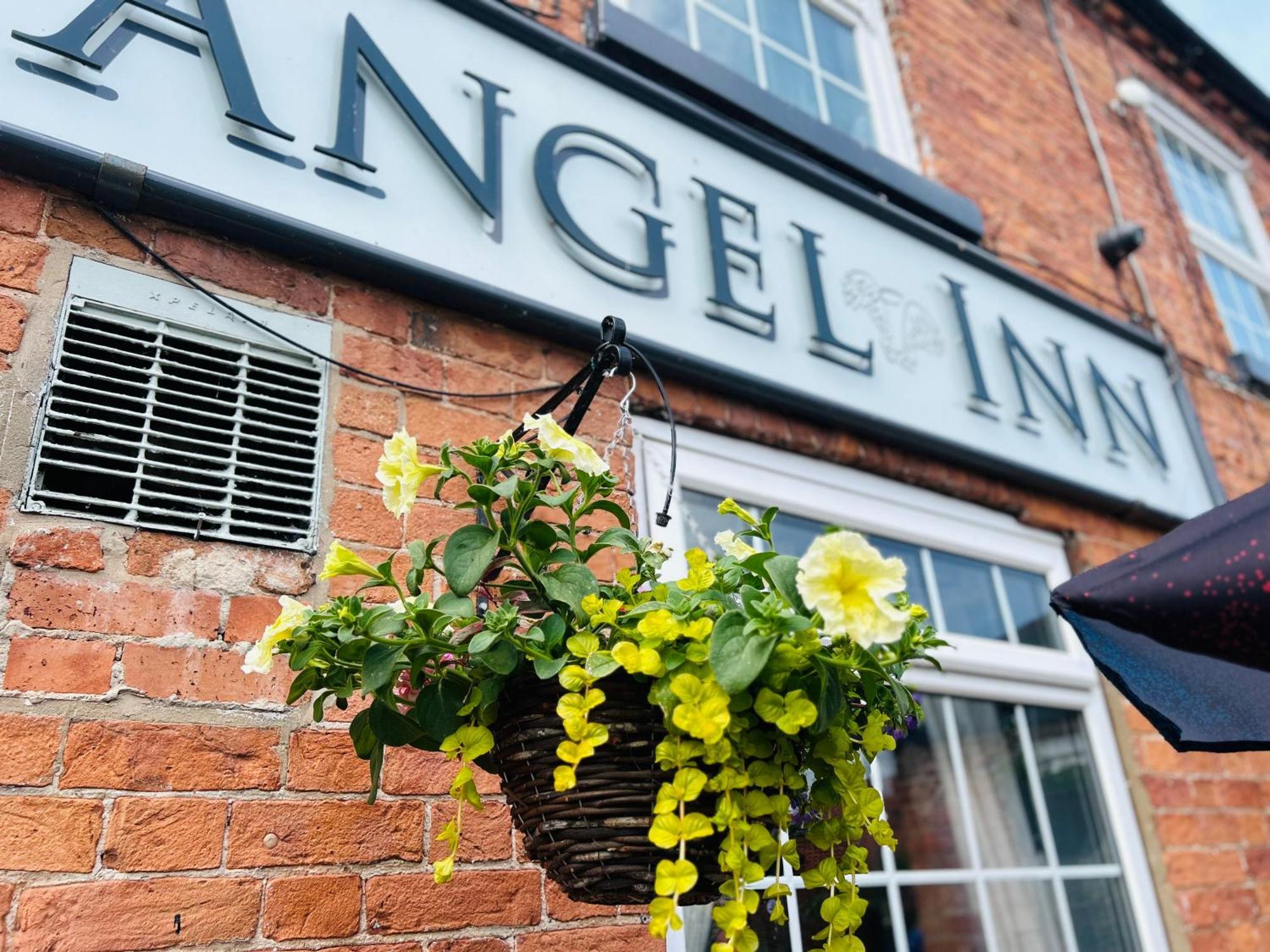 Angel Inn Misson المظهر الخارجي الصورة